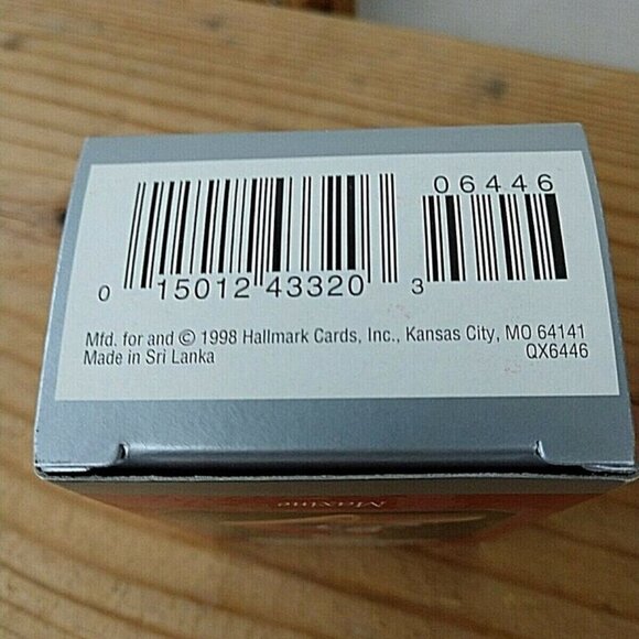 🌲 Hallmark Maxine Sledding Toboggan Dog Floyd Keepsake Ornament 1998 - Picture 3 of 7